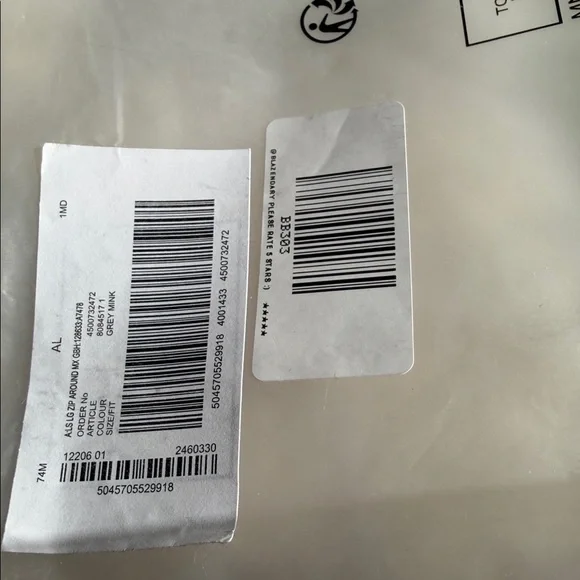 Burberry NEW with original tags, plaid full zip around wallet! $690 Retail - Picture 11 of 16